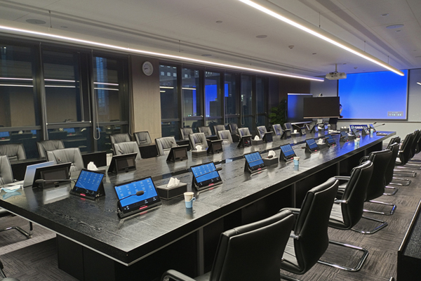 Using Digital Conference Systems to Keep People's Attention During Meetings